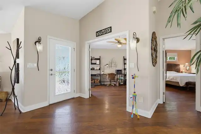 Listing Photo 12