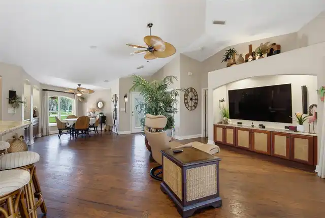 Listing Photo 17