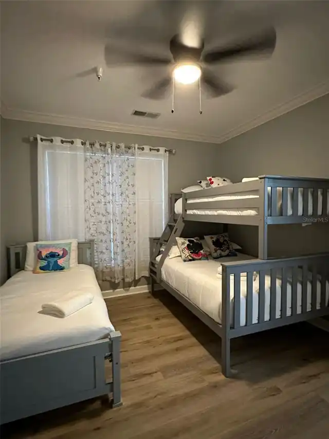 Listing Photo 12