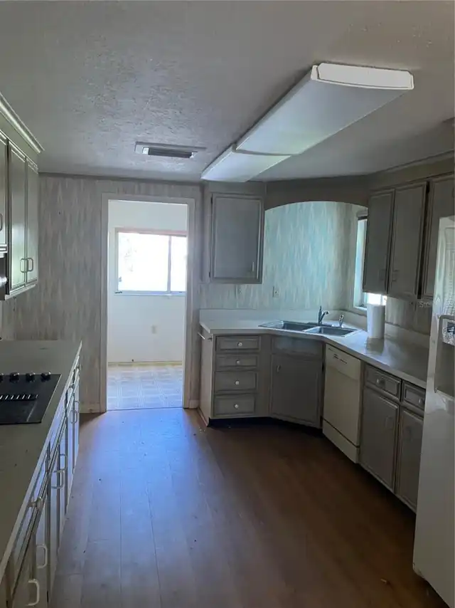 Listing Photo 8
