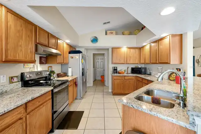 Listing Photo 11