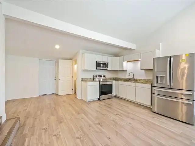 Listing Photo 9