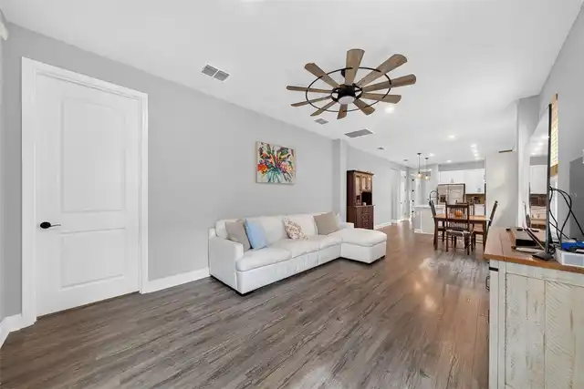 Listing Photo 17