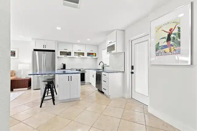 Listing Photo 12