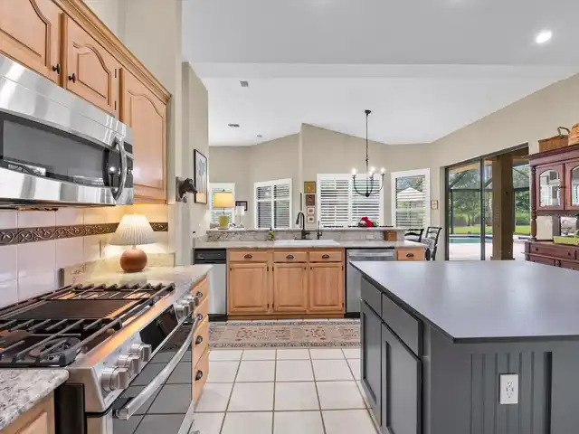 Listing Photo 10
