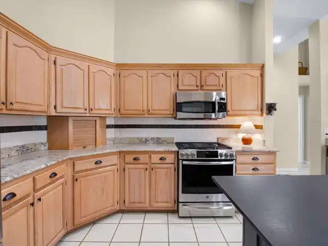 Listing Photo 9