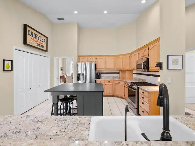 Listing Photo 8