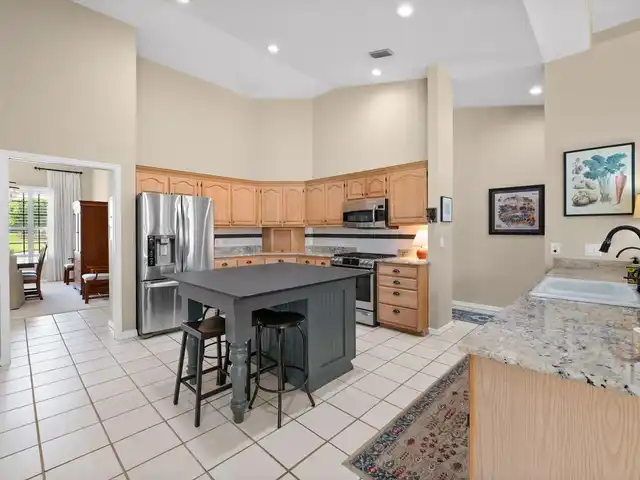 Listing Photo 6