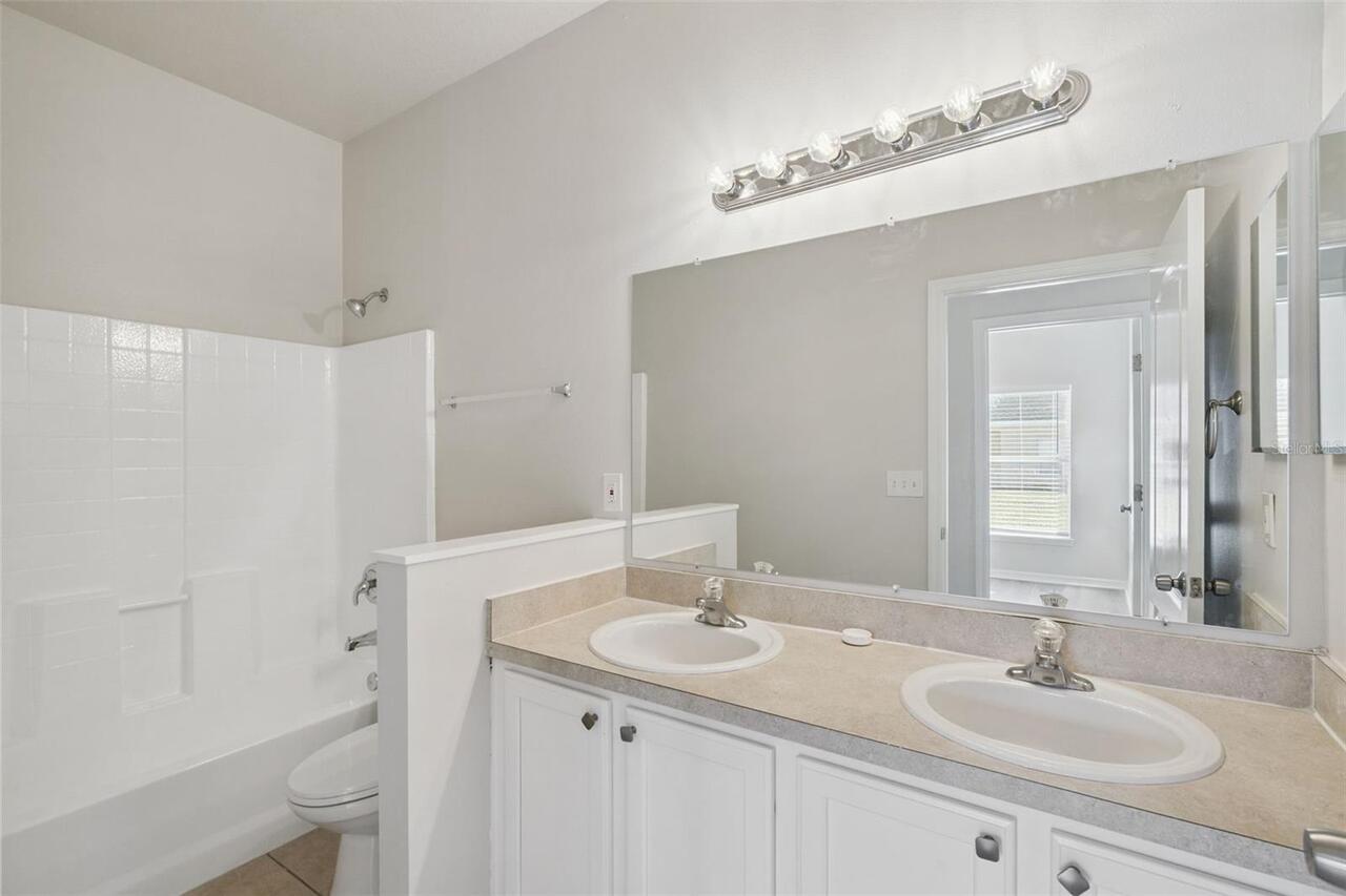Listing Photo 12