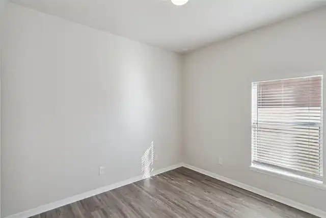 Listing Photo 16