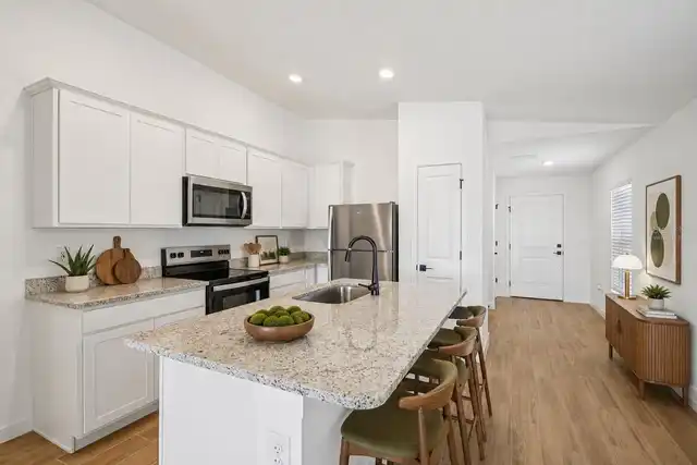 Listing Photo 12