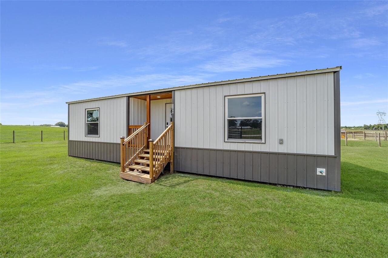 Listing Photo 11