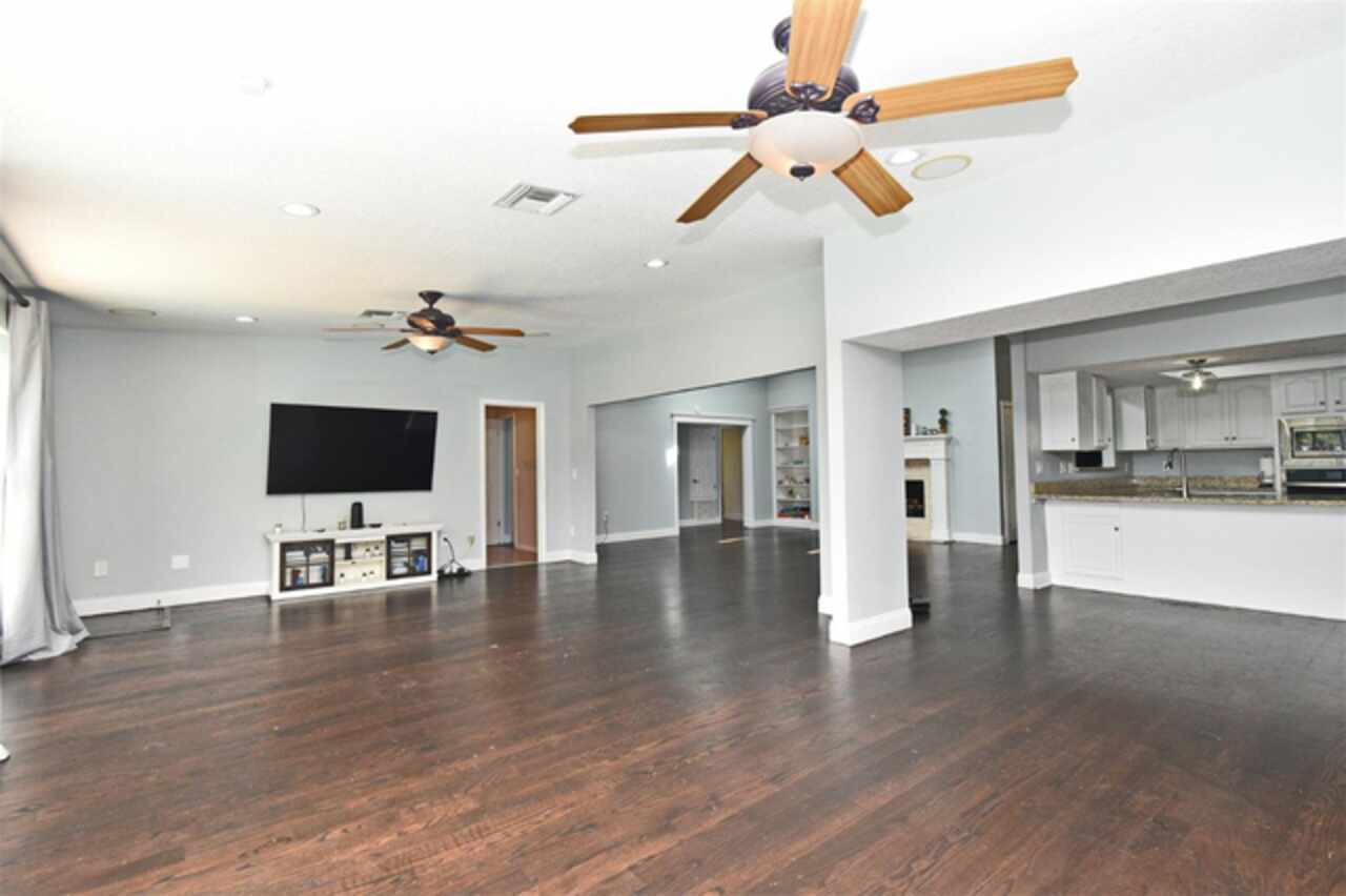 Listing Photo 12