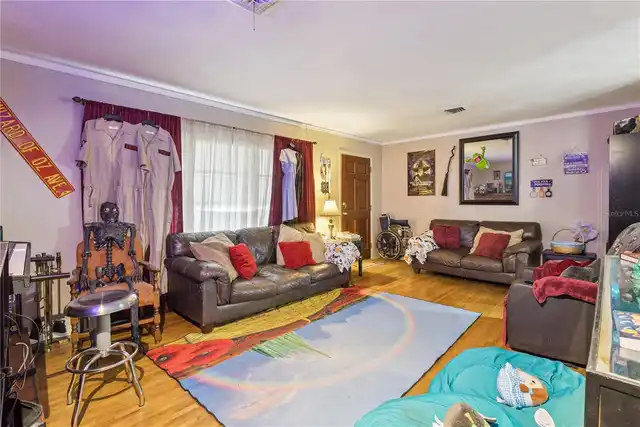 Listing Photo 8