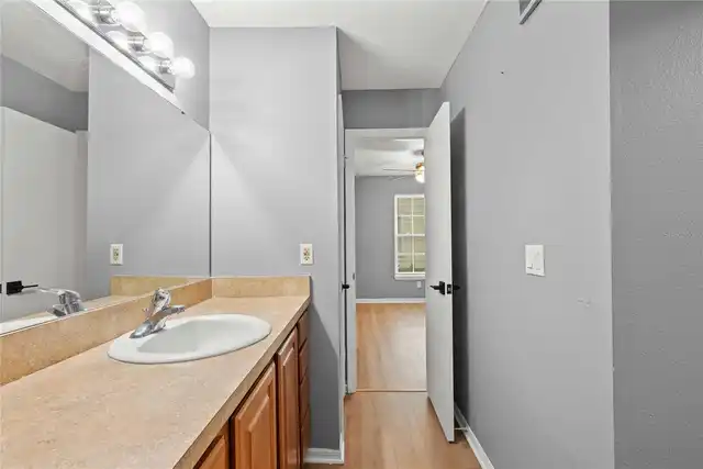 Listing Photo 10