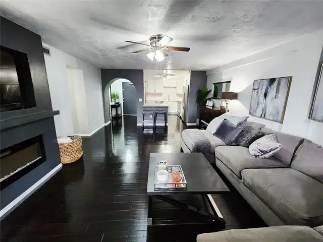 Listing Photo 8