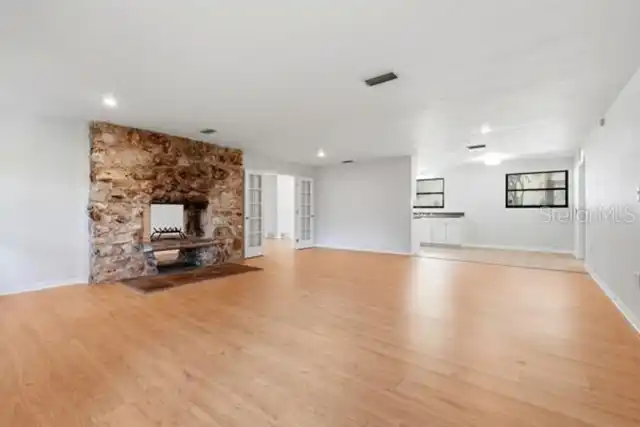 Listing Photo 14