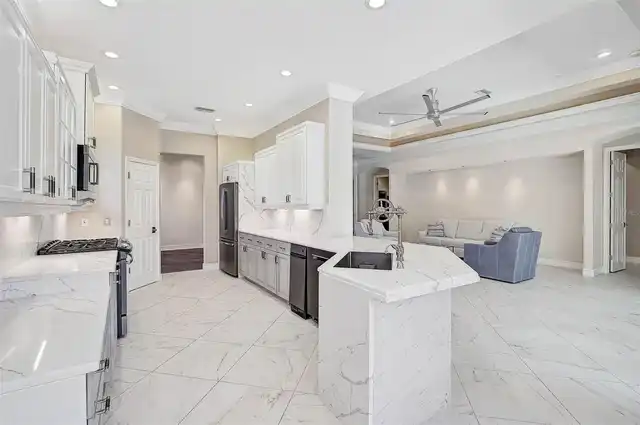Listing Photo 10