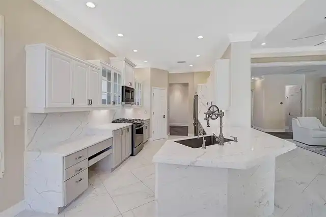 Listing Photo 12