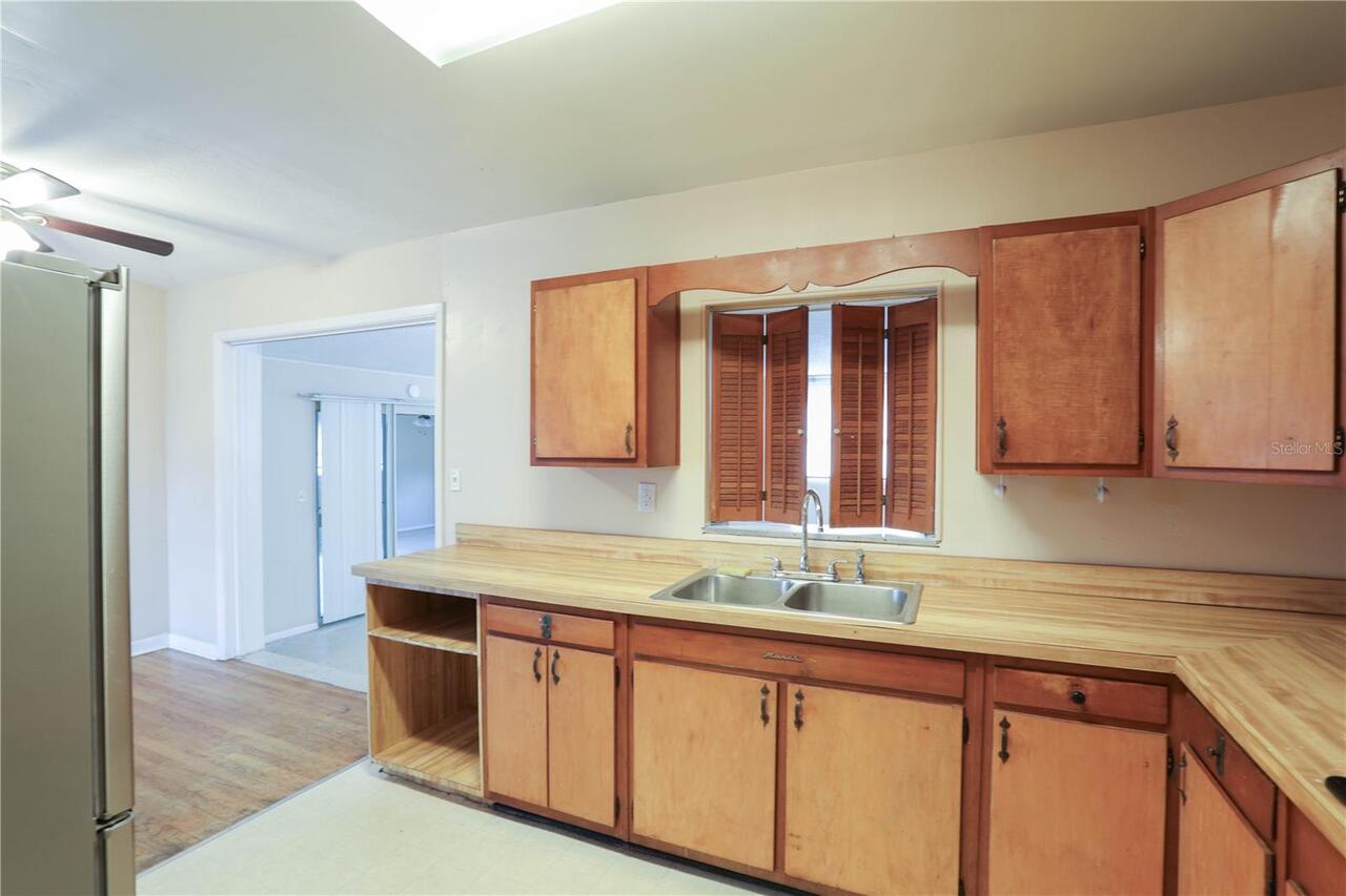 Listing Photo 8
