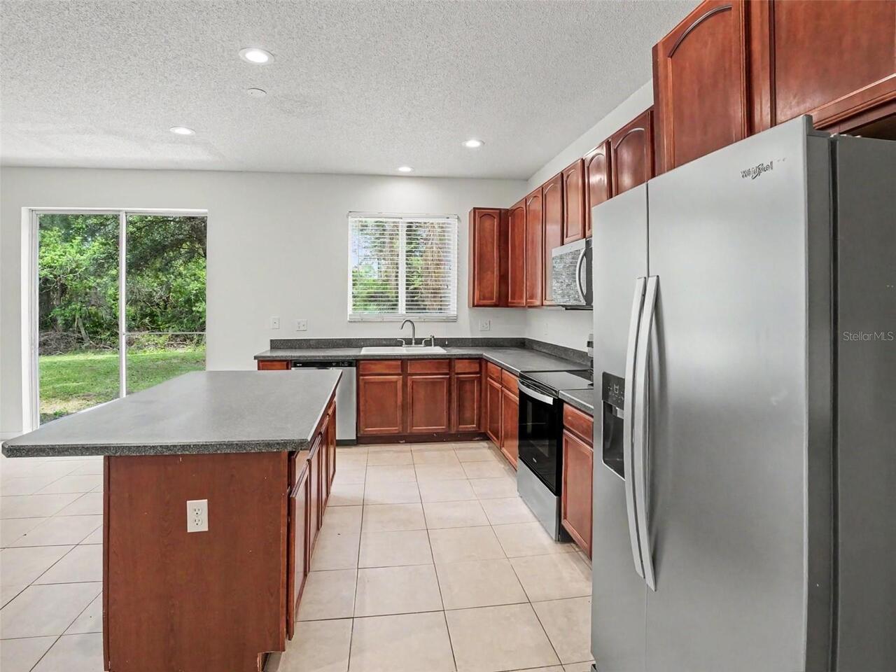 Listing Photo 12