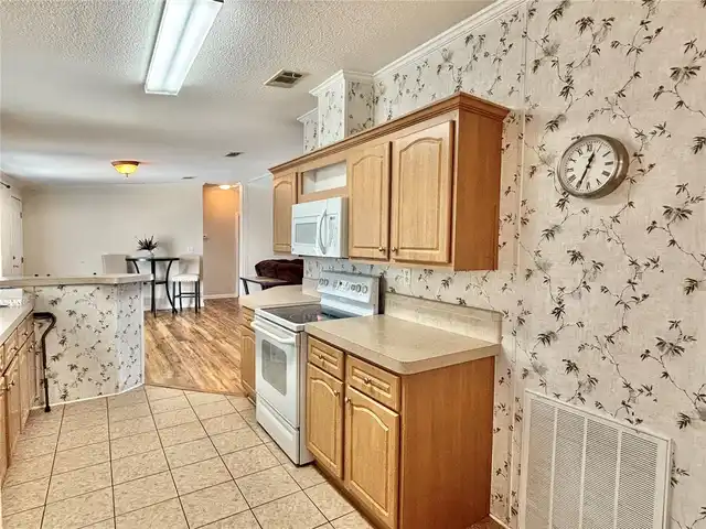 Listing Photo 8