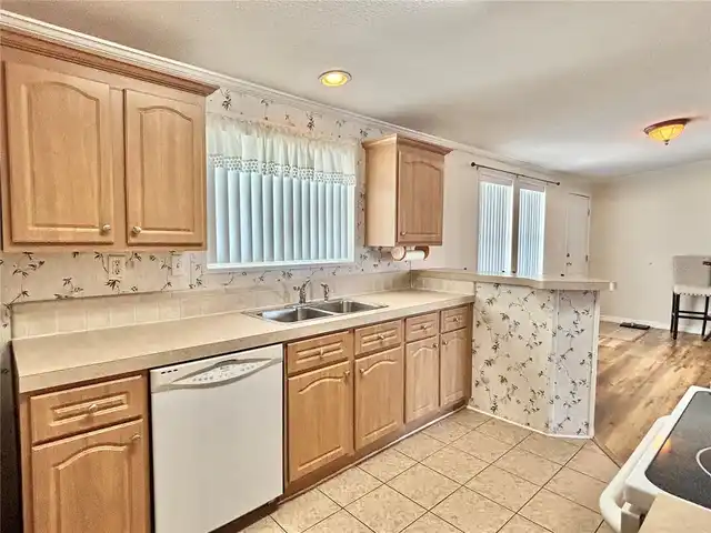 Listing Photo 9