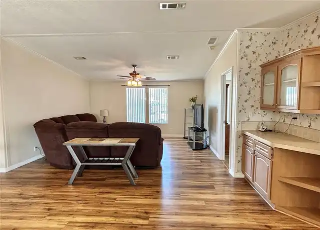 Listing Photo 12