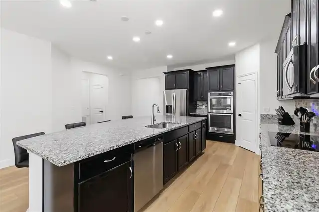 Listing Photo 12