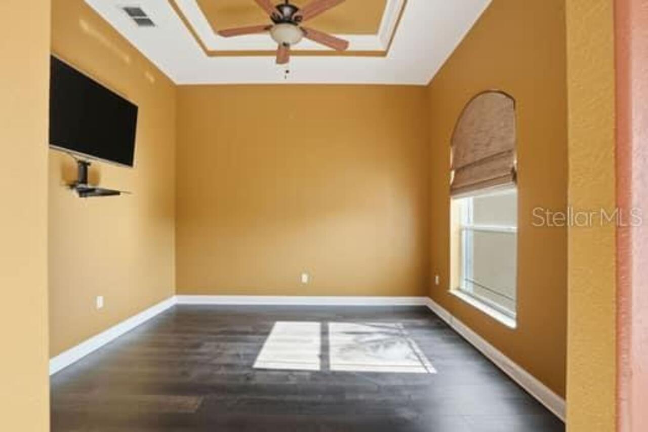 Listing Photo 12