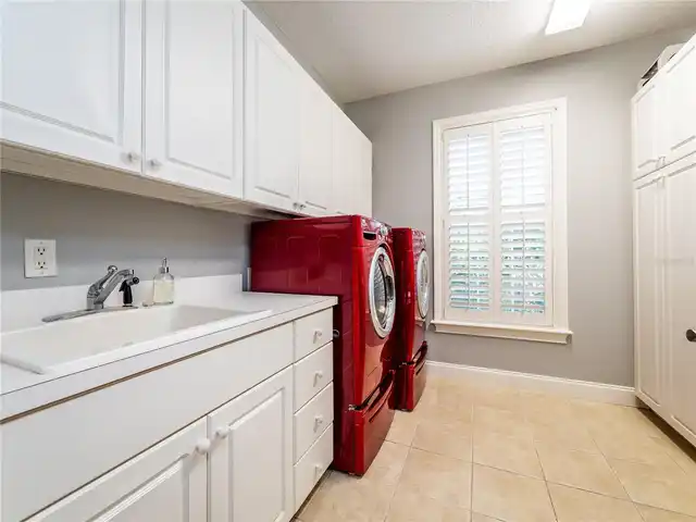 Listing Photo 12