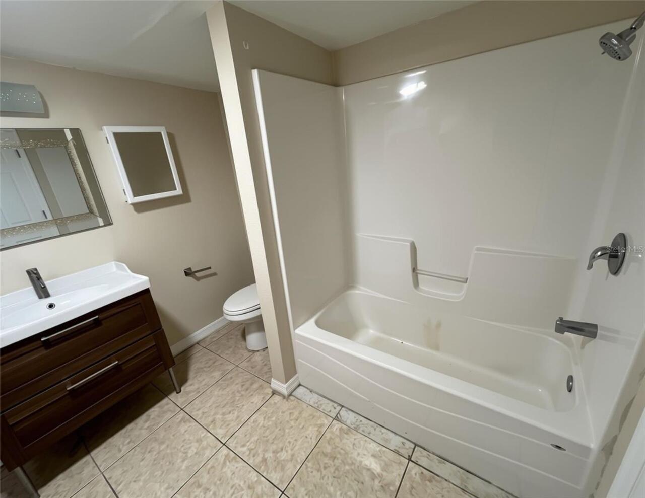 Listing Photo 12