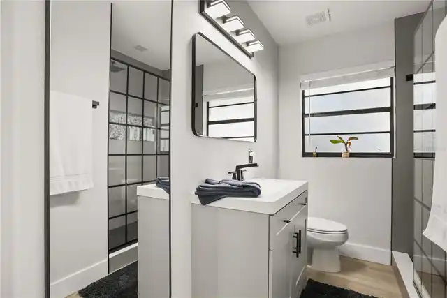 Listing Photo 12