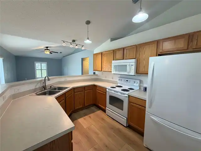 Listing Photo 10
