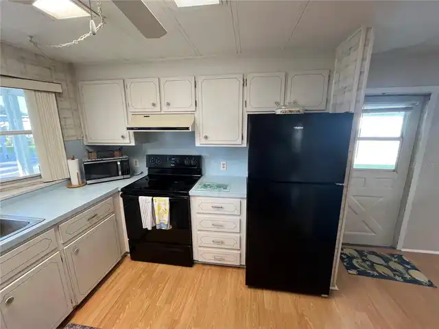 Listing Photo 16