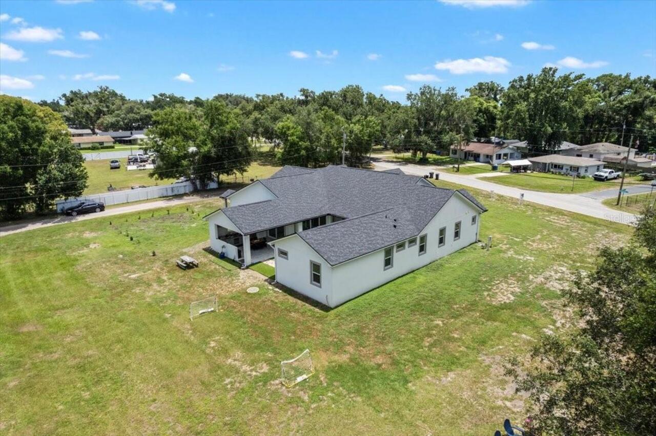 Listing Photo 11