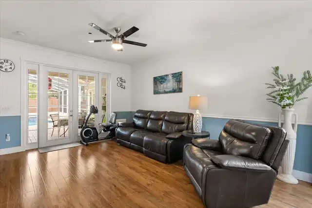 Listing Photo 11