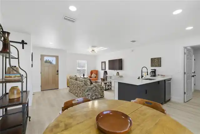 Listing Photo 8