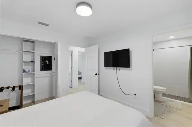 Listing Photo 12