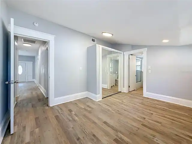 Listing Photo 11
