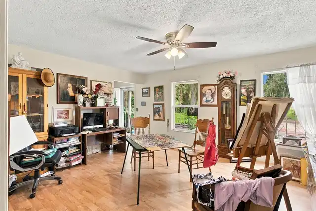 Listing Photo 11