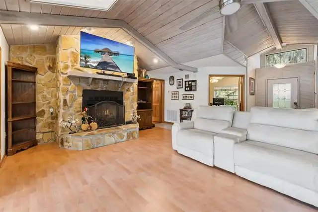 Listing Photo 7