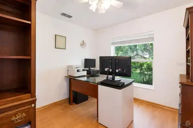 Listing Photo 14