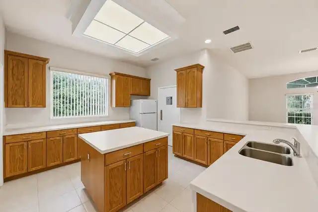 Listing Photo 10