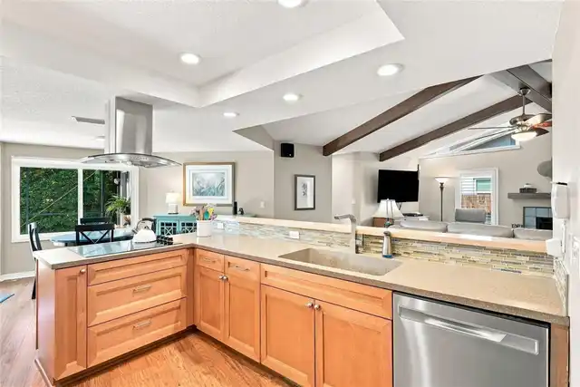 Listing Photo 9