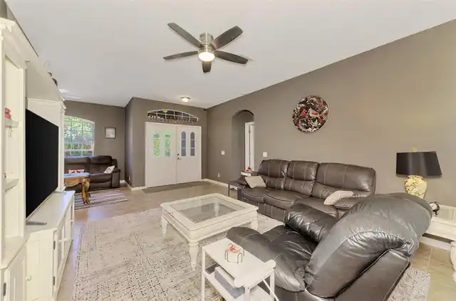 Listing Photo 12