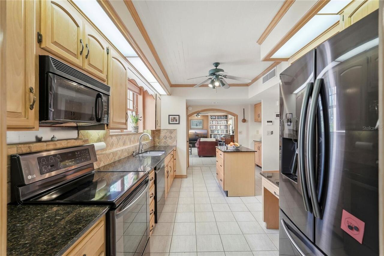 Listing Photo 11