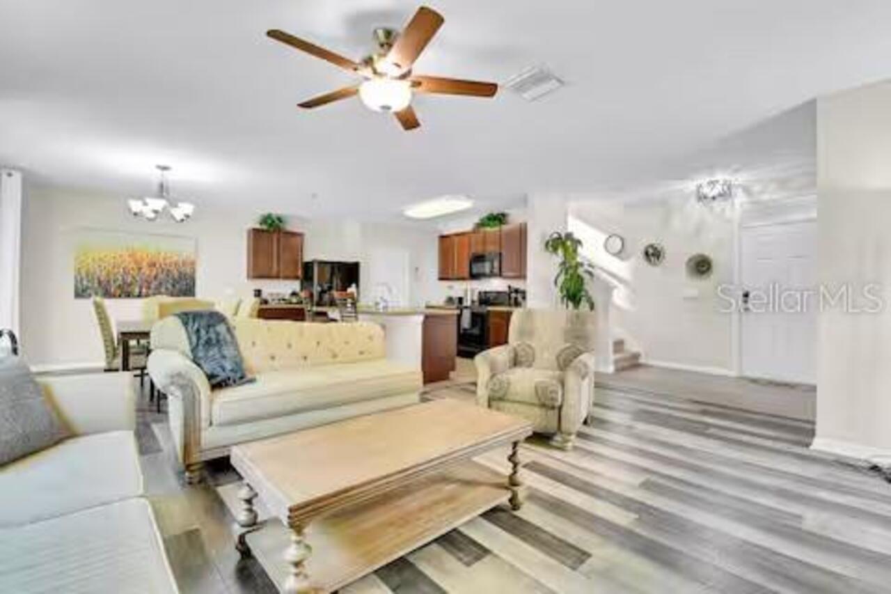 Listing Photo 12