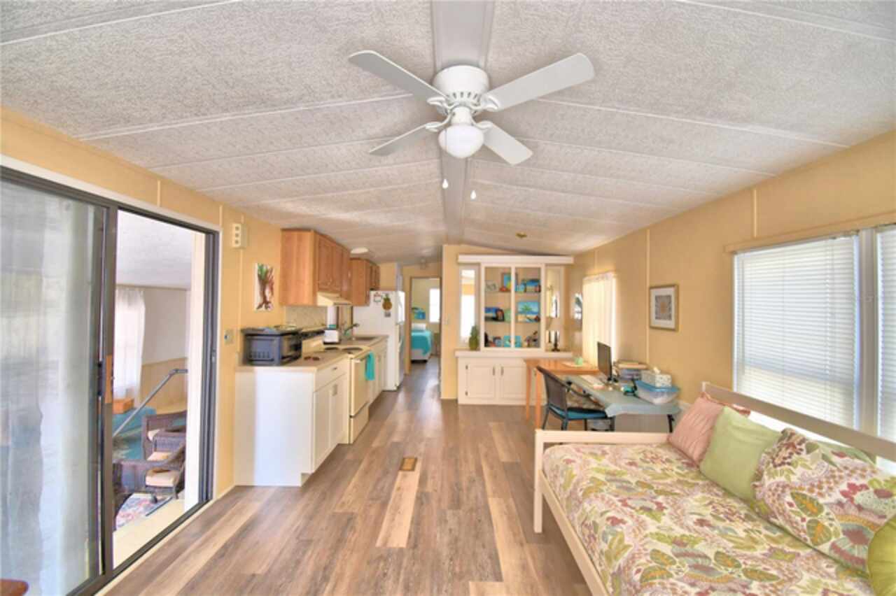 Listing Photo 11
