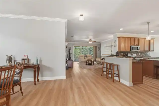 Listing Photo 8